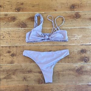 Super cute acacia set both size small brand new
